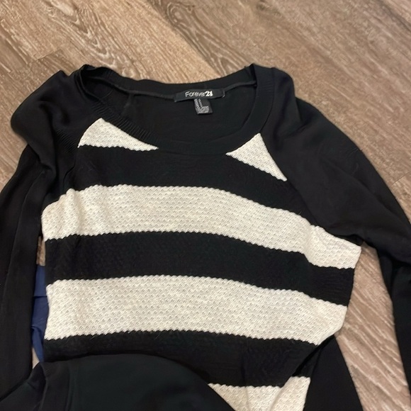 Bundle of 6 Tops - Picture 6 of 6